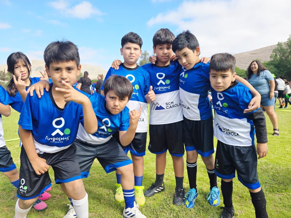/futbol-mas-reunio-a-cientos-de-ninos-y-familias-en-un-gran-encuentro
