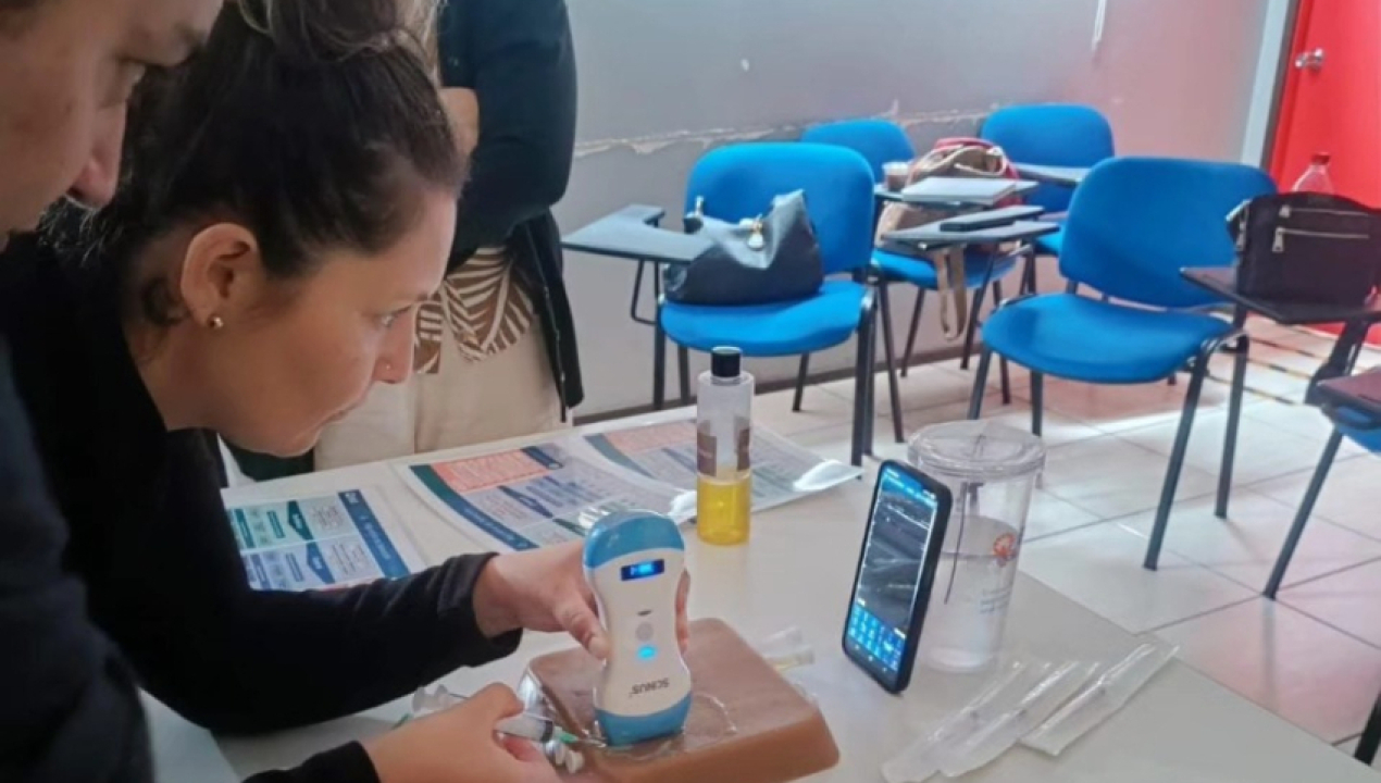 /hospital-de-curanilahue-capacita-a-funcionarios-del-hospital-de-arauco-en