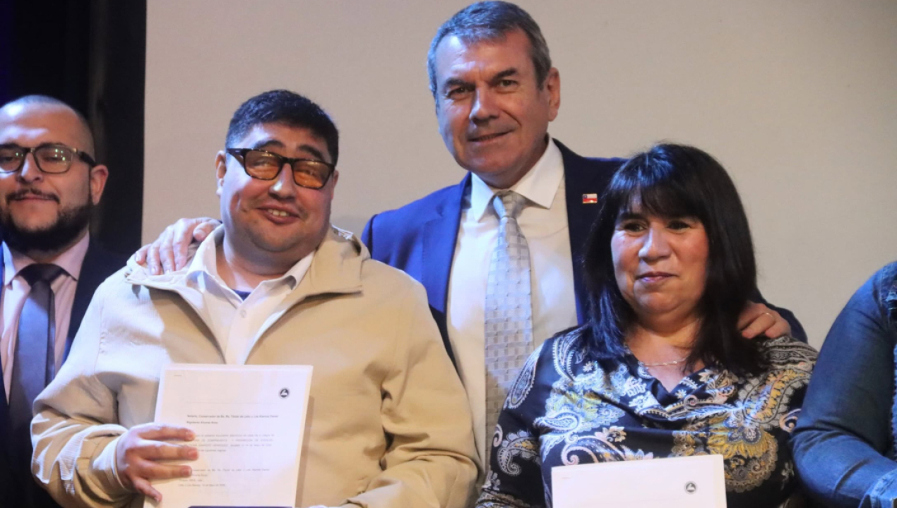 /151-familias-de-lebu-reciben-sus-escrituras-y-consolidan-el-sueno-de-la