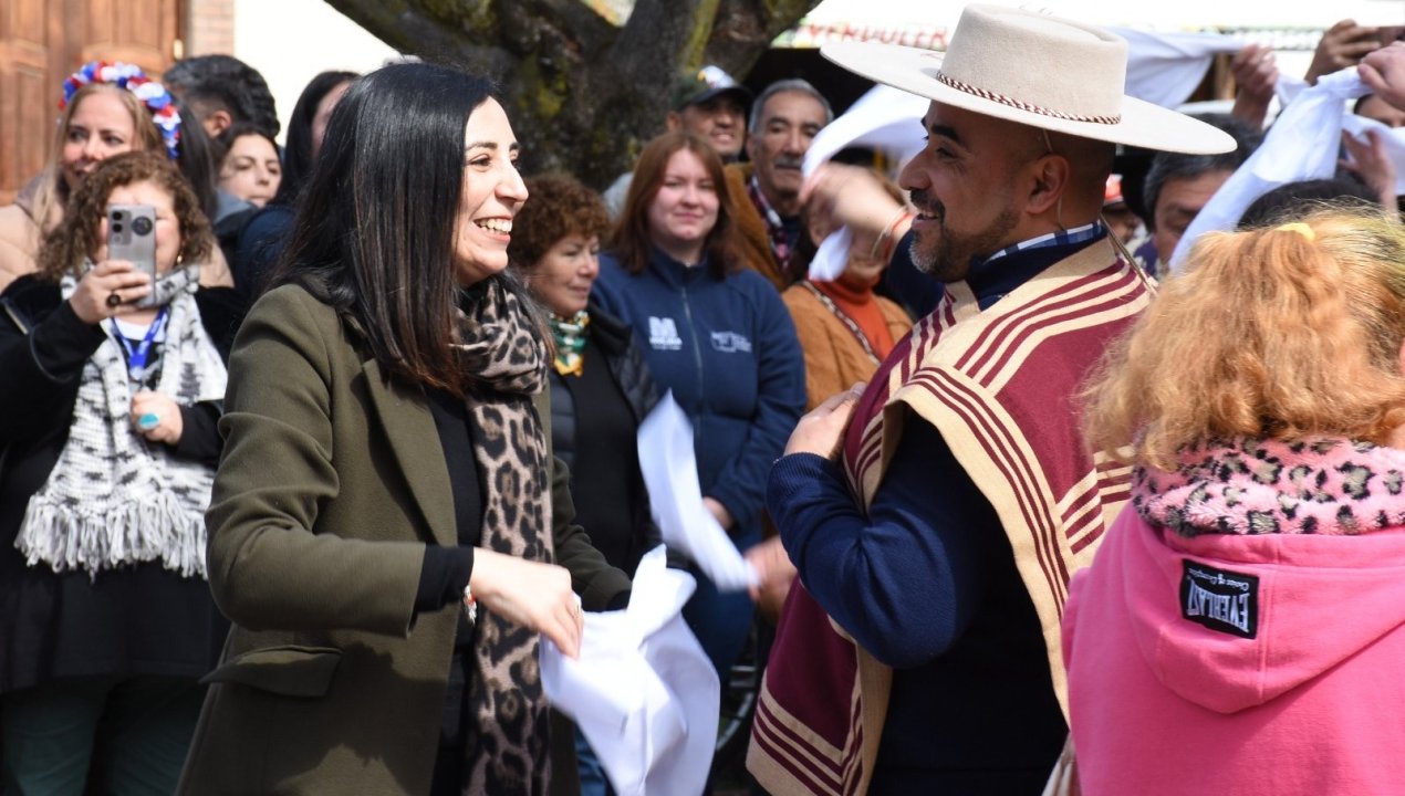 /molina-inicia-fiestas-patrias-con-esquinazo-masivo