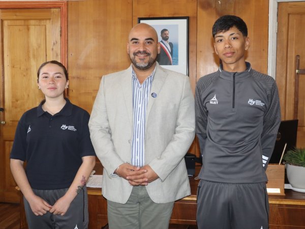 Molina apoya a sus competidores en Juegos Binacionales