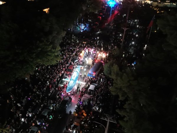 Multitudinario show artístico llenó de color las calles de Lontué