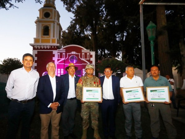 Emotiva ceremonia en el campo santo curicano