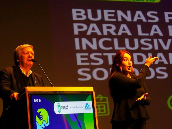 Curicó realiza seminario sobre educación inclusiva sorda