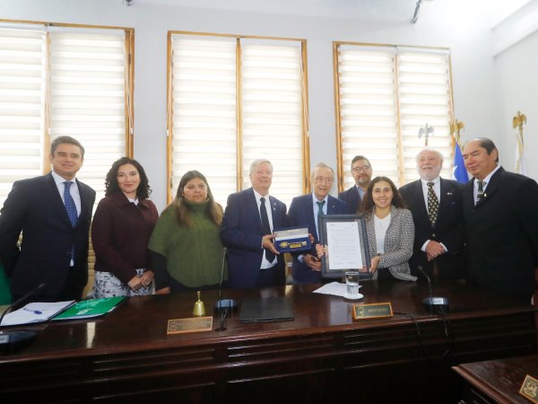 Curicó entrega Llaves de la Ciudad a Miguel Torres