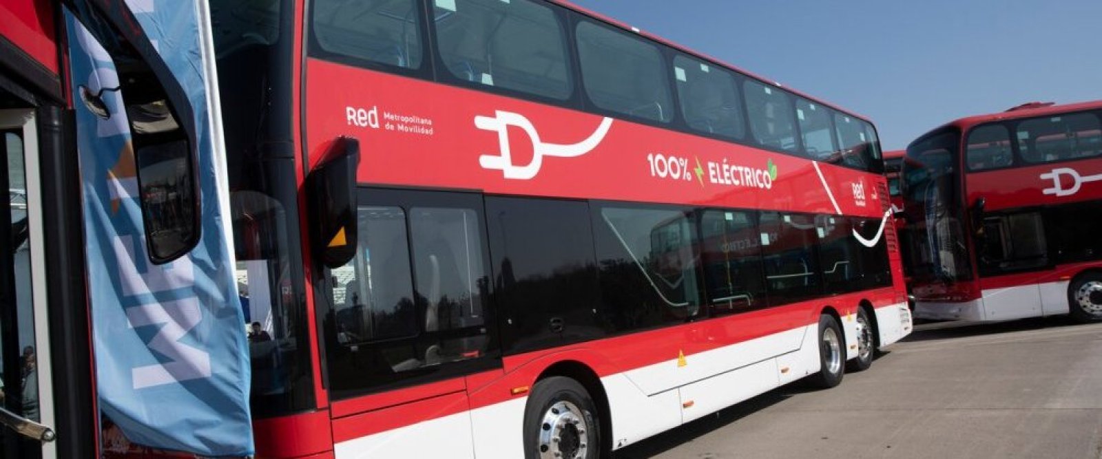 Apenas horas después de su lanzamiento, un bus eléctrico RED protagonizó un choque