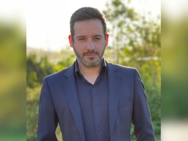 Core fue detenido tras chocar ebrio y arrancar de la policía