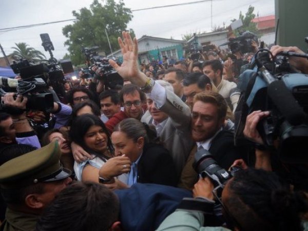 Tensión y desorden marcan votación de José Antonio Kast en Buin