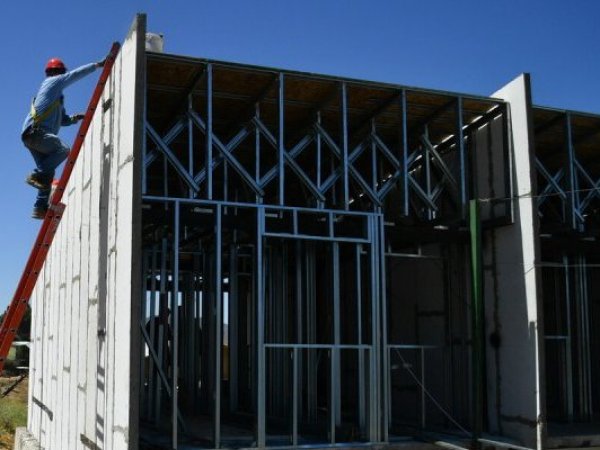 El ejecutivo suspendió obras de 350 viviendas afectadas por incendios de Valparaíso el 2024