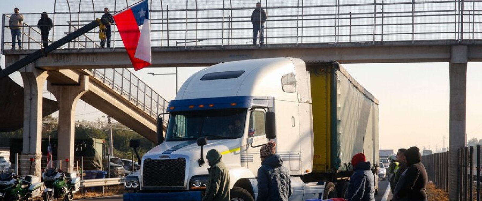Transportistas descartan paro y advierten traspaso de costos por alza de combustibles