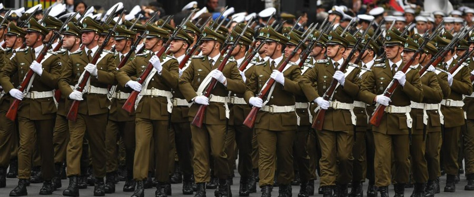 General director de reconoce déficit de dotación y proyecta sumar 3 mil funcionarios en tres años